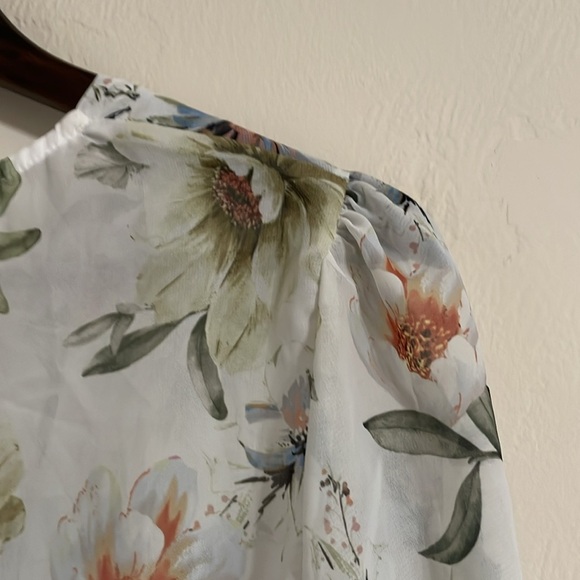 Windsor Floral Wrap Blouse with Bow Closure Size SMALL - Picture 4 of 5